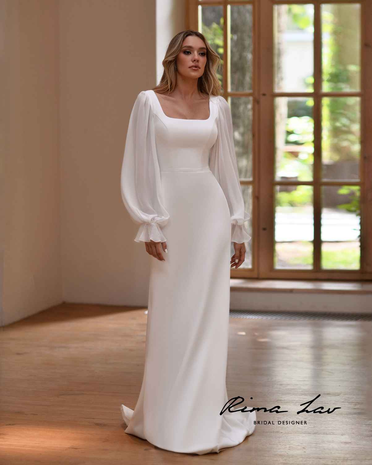 Свадебное платье Мира со шлейфом
