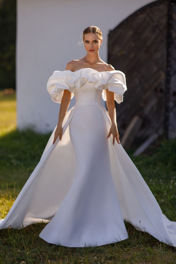 Свадебное платье Зара со шлейфом